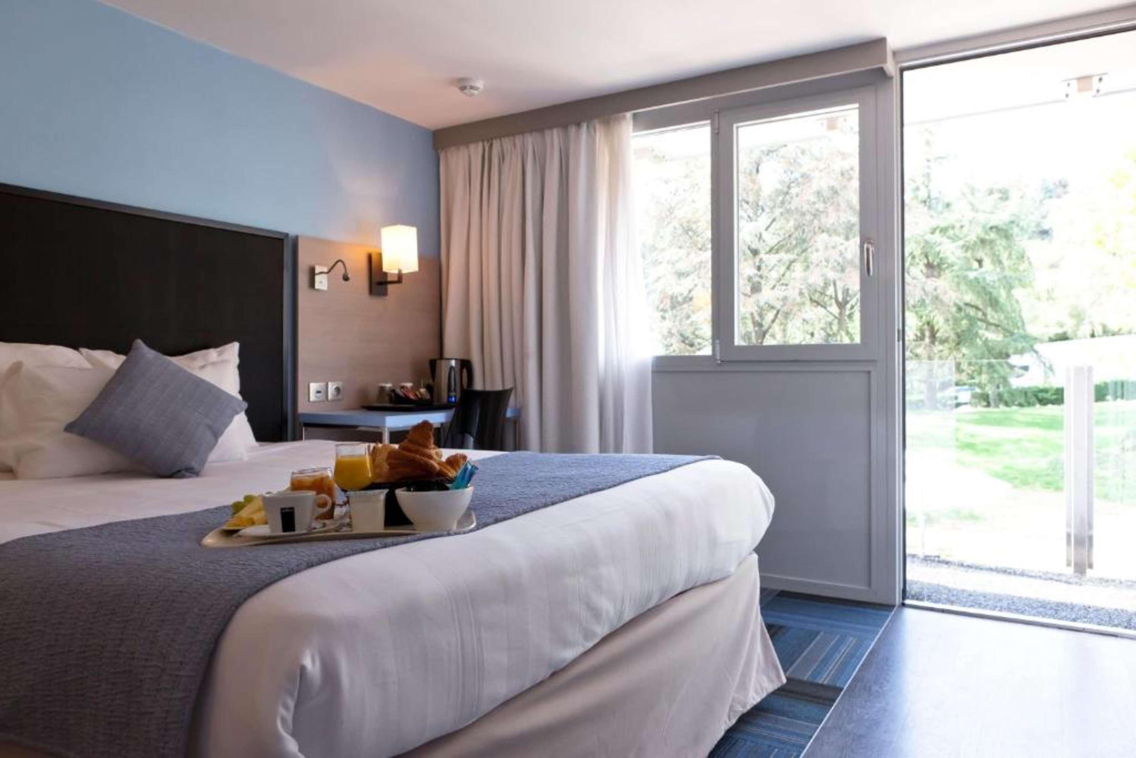 Kyriad Lyon Sud Foy 3*